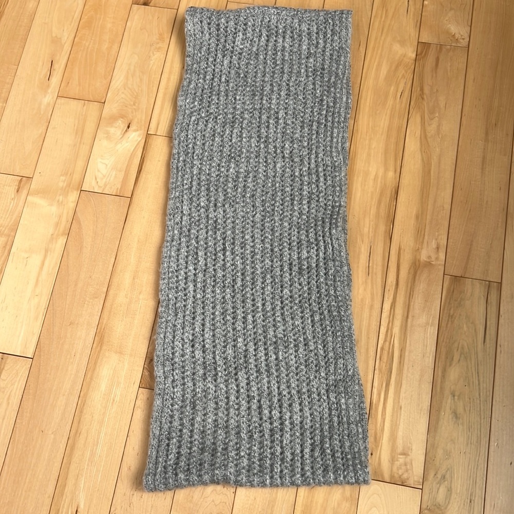 Pistil scarf